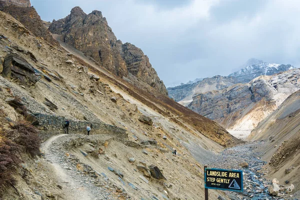 Statečných Turistů Krásných Himálajských Horách Jarní Den Nepál — Stock fotografie