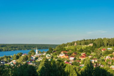 Eski Rus Ples Rusya batan güneşin ışınları içinde Panoraması.