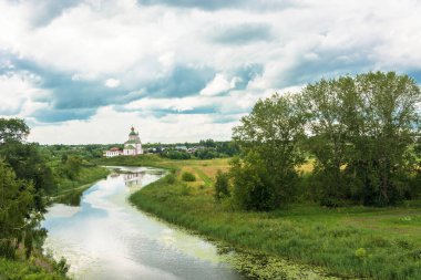 Güzel manzara modunda Suzdal antik şehir bir bulutlu gün yaz, Rusya Federasyonu.