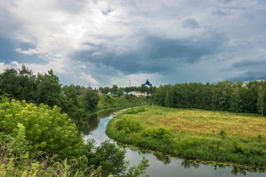 Güzel manzara modunda Suzdal antik şehir bir bulutlu gün yaz, Rusya Federasyonu.