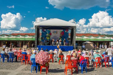Beyaz 15.07.2018 şehir Ples, Ivanovo region, Rusya Federasyonu içinde çapraz manzara Ples, Ivanovo bölge, şehir Rusya 15.07.2018 kentsel. 