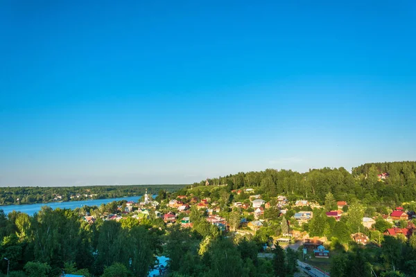 Eski Rus Ples Rusya batan güneşin ışınları içinde Panoraması.