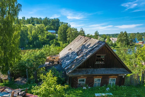 Une Vieille Maison Bois Laissée Sur Une Fenêtre Dans Sol — Photo