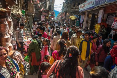 Katmandu, Nepal-14.04.2018: sermaye, 14 Nisan 2018 dar sokaklarında Katmandu, Nepal. 