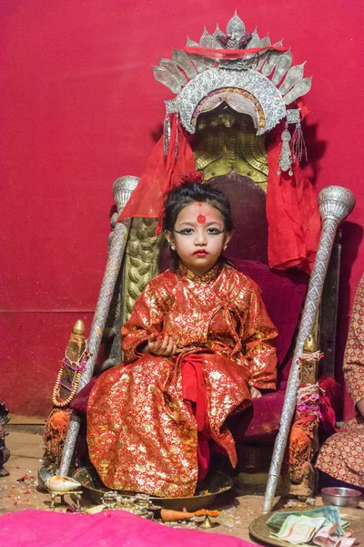 Katmandu, Nepal-13.04.2018: Kumari yaşayan Hindu Tanrı 13 Nisan 2018 Katmandu, Nepal.