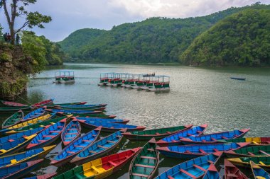 Pokhara, Nepal-11.04.2018 11 Nisan 2018 sessiz akşam güzel Phewa gölde Pokhara, Nepal.