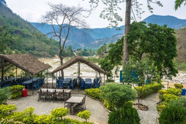 Çevresinde Annapurna Trek, Nepal 12.04.2018 doğal nehir kıyısında açık havada 12 Nisan 2018 yemek, çevresinde Nepal Annapurna trek. 