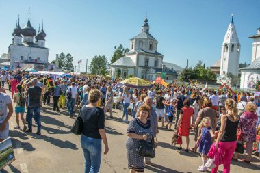 LUH, Ivanovo region, Rusya Federasyonu - 08/25/2018: bölgesel Festivali-Fuar Luk-luchok 25 Ağustos 2018 yılında şehir Luh, Ivanovo region, Rusya Federasyonu,. 