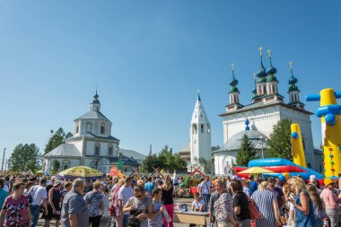 LUH, Ivanovo region, Rusya Federasyonu - 08/25/2018: bölgesel Festivali-Fuar Luk-luchok 25 Ağustos 2018 yılında şehir Luh, Ivanovo region, Rusya Federasyonu,. 