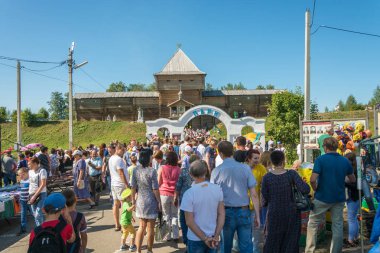 LUH, Ivanovo region, Rusya Federasyonu - 08/25/2018: bölgesel Festivali-Fuar Luk-luchok 25 Ağustos 2018 yılında şehir Luh, Ivanovo region, Rusya Federasyonu,. 