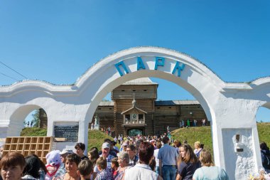 LUH, Ivanovo region, Rusya Federasyonu - 08/25/2018: bölgesel Festivali-Fuar Luk-luchok 25 Ağustos 2018 yılında şehir Luh, Ivanovo region, Rusya Federasyonu,. 