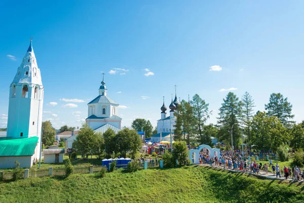 LUH, Ivanovo region, Rusya Federasyonu - 08/25/2018: bölgesel Festivali-Fuar Luk-luchok 25 Ağustos 2018 yılında şehir Luh, Ivanovo region, Rusya Federasyonu,. 