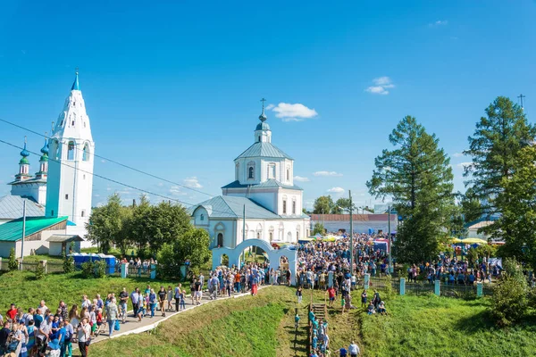 LUH, Ivanovo region, Rusya Federasyonu - 08/25/2018: bölgesel Festivali-Fuar Luk-luchok 25 Ağustos 2018 yılında şehir Luh, Ivanovo region, Rusya Federasyonu,. 