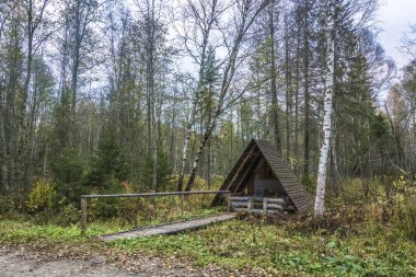 Kommunar Köyü, Neysky bölgesi, Kostroma region, Rusya Federasyonu yakınındaki bir sonbahar gününde Tanrı'nın annesi Kazan simgesini onuruna kutsal bahar.