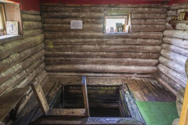 Bir yazı tipi olarak kutsal bahar, Varvara Iliopolskaya Kupan Köyü, Pereslavsky District, Yaroslavl bölgesi, Rusya yakın.