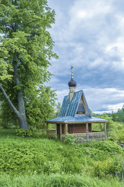 Aziz Nikolaos kutsal bahar Wonderworker Chubukovo Köyü, Uglichsky District, Yaroslavl bölgesi, Rusya yakın. 