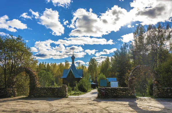 近くの村の Kupan Pereslavsky ロシア ヤロスラヴリ地域 Varvara Iliopolskaya の神聖な春 — ストック写真