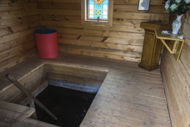 Kutsal bahar Isakovsky doğuş Tanrı Anne en kutsal anne Tanrı'nın Pustyn Köyü, Pervomaysky District, Yaroslavl bölgesi, Rusya simgesinin üzerinde yazı tipi.