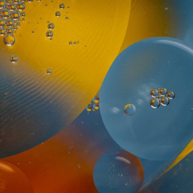 Diffe ve çok renkli çok parlak bir kozmik soyutlama