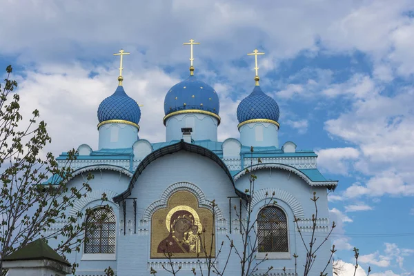Svyatoozersky Monasterio de Mujeres Iversky, 05.05.2019, Mugreevsky —  Fotos de Stock