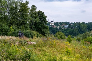 Bulutlu bir yaz gününde Levitan Dağı'nda, Plyos, Russ şehri