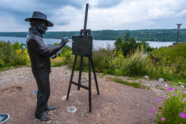 Monument to Russian artist Isaac Levitan on Mount Levitan in Ply — Stock Photo, Image