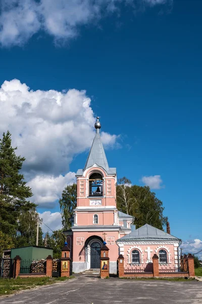 Church of Peter and Paul in the village of Verkhny Landekh, Russ — Stock Photo, Image
