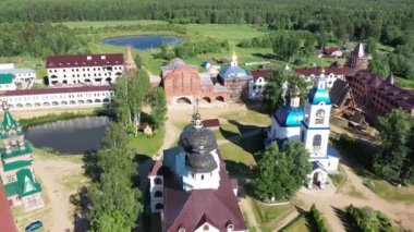 Nikolo-Solbinsky manastırı, Yaroslavl bölgesi, Pereslavl bölgesi, Solba pazarı yaz günü. 