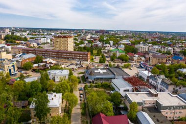 Ivanovo, Ivanovo bölgesi, Rusya. - 05.26.2020: İvanovo 'nun bir yaz günü merkezi manzarası.