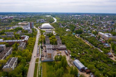 Ivanovo, Ivanovo bölgesi, Rusya. - 05.26.2020: İvanovo şehri yaz günü bir kuş uçuşundan. 