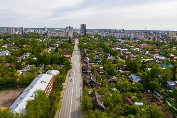 イヴァノヴォ市 ボリサヤ ヴォロビェフスカヤ通り 夏の日の空中風景 — ストック写真