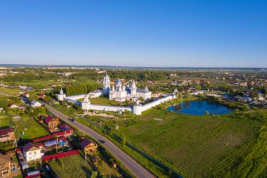 Nikitsky Manastırı, Yaroslavl Bölgesi, Pereslavsky Bölgesi, Nikitskaya Sloboda Bir yaz günü, bir İHA 'dan fotoğraf. 