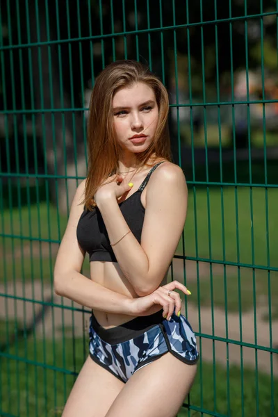 Young Sport Woman Long Hair Outdoors Stays Next Fence — Stock Photo, Image