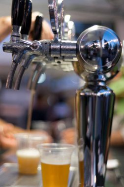 bira dağıtım sistemi ve soğuk bira bardak