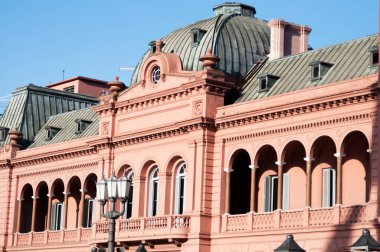 Buenos Aires, Arjantin. Casa Rosada (pembe ev) Başkanlık Sarayı Plaza de Mayo.La Casa Rosada Arjantin hükümetinin yürütme organının resmi merkezidir.