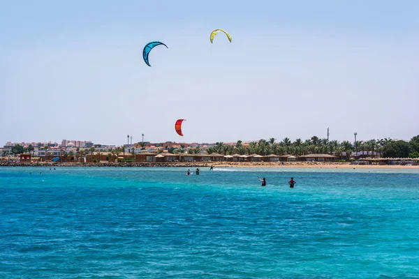 Editorial Junio 2018 Kitesurf Gente Joven Divirtiéndose Mar — Foto de Stock