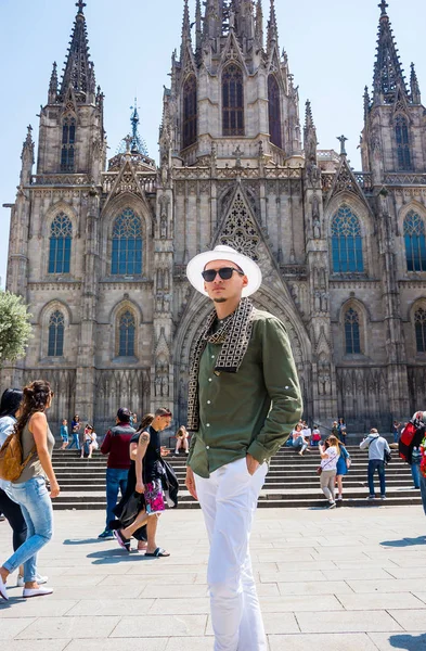 Editorial Mayo 2018 Joven Turista Con Gafas Sombrero Encuentra Frente — Foto de Stock