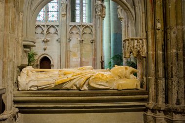 La basilique Carcassonne Fransa Ortaçağ şehrinin Saint-Nazaire içinde heykel 