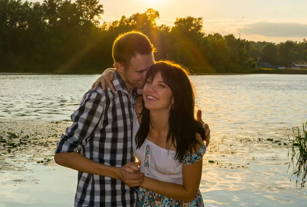 Man Hugs Young Woman Sunset Background Loving Couple Husband Wife — Stock Photo, Image