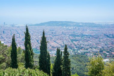 Temple Mount Tibidabo Barcelona, İspanya üzerinde Sacred Heart yakınındaki Beautyful manzara yaz
