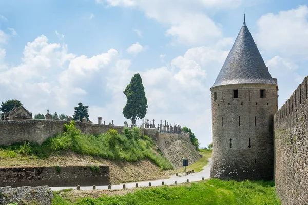 Widok Muru Twierdzy Starego Cmentarza Średniowiecznego Miasta Carcassonne Francji Latem — Zdjęcie stockowe