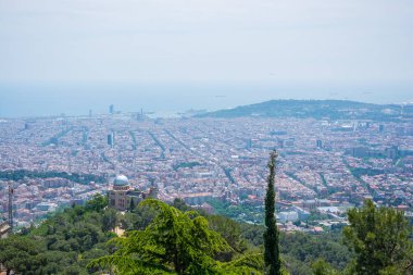Temple Mount Tibidabo Barcelona, İspanya üzerinde Sacred Heart yakınındaki Beautyful manzara yaz