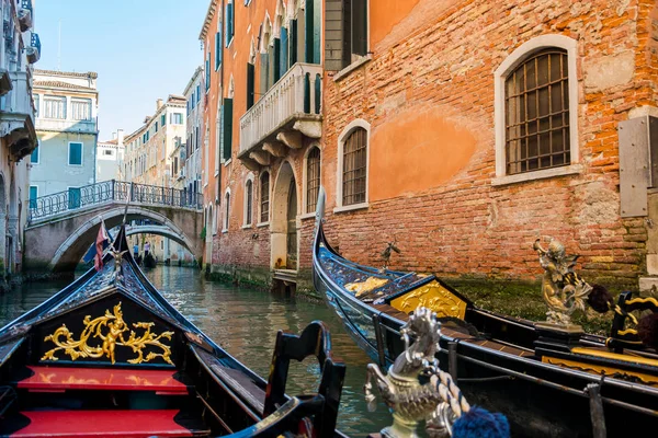 Vue du canal depuis une télécabine à Venise, Italie . — Photo