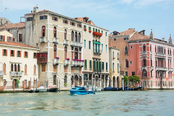 Vue sur la ville Grand Canal de Venise. Venise, Italie — Photo