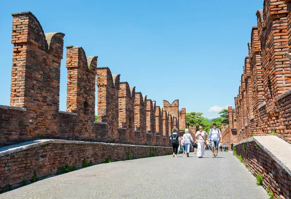 Editorial. May 2019. Verona, Italy. Castel Vecchio Bridge or Sca — Stock Photo, Image