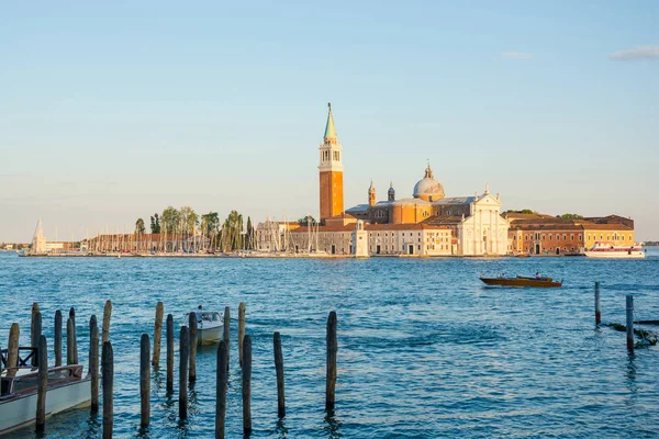 Venise, Italie. Une vue sur l'île de San Giorgio Maggiore — Photo