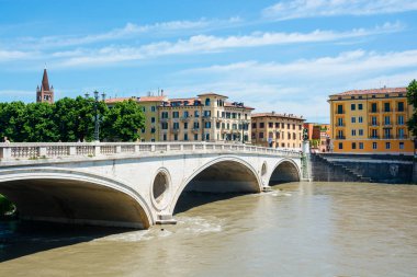 View Ponte della Vittoria (zafer Köprüsü), ve içinde bulunan