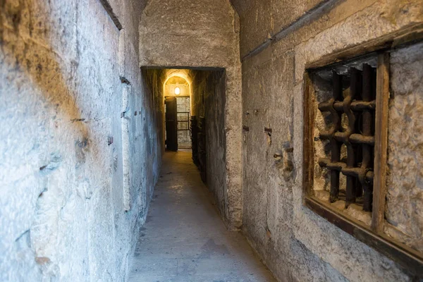 Editoryal. Mayıs, 2019. Venedik, İtalya. Doge Sarayı'ndaki iki Eski Hapishaneden Biri (Palazzo Ducale)