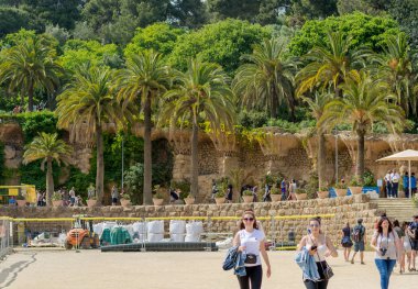 Editoryal. Mayıs 2018. Barselona, İspanya. Gaudi tarafından inşa edilen kuş yuvaları