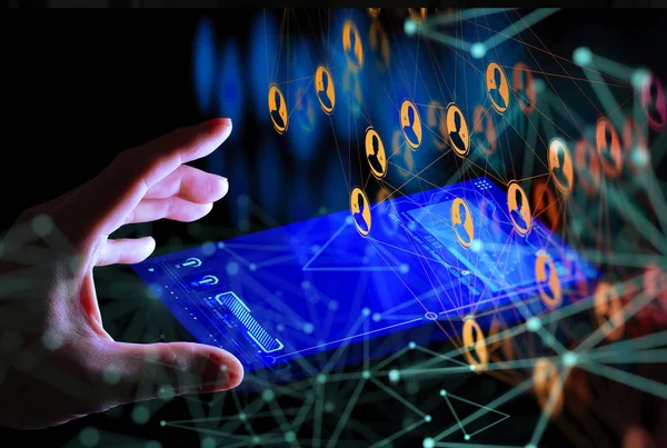 İş el çalışan küresel yapı ağ ve veri alışverişi yeni bilgisayar Ui ile müşteri bağlantısı.